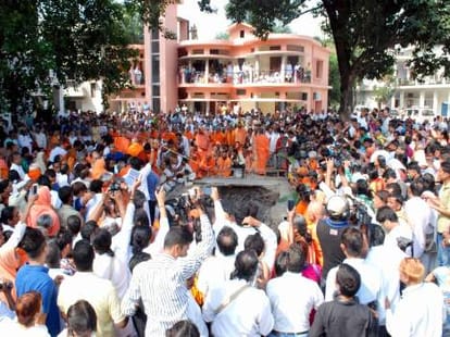 samadhi to Modi guru Swami Dayanand 