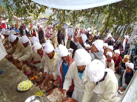 Thousands of people attend worship Bdani arrived