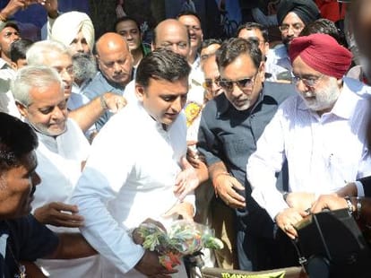 Akhilesh Yadav to boost up cycle industries in UP.