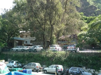 breaking news: CBI, ED raid at cm virbhadra singh residence at shimla.