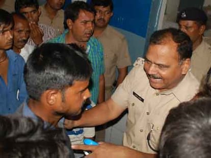 person hanged himself in police custody