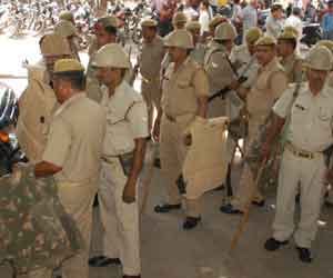 person hanged himself in police custody