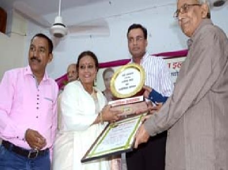 Bhatt aseema actress honor Rngvithika