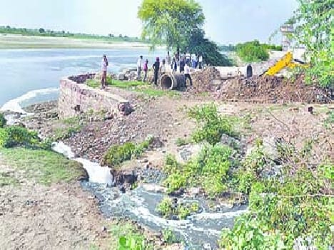 In dayalbagh, seevar line closed, now road too