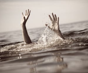 sisters jumped into gangnahar, man jumped to rescue also swept.