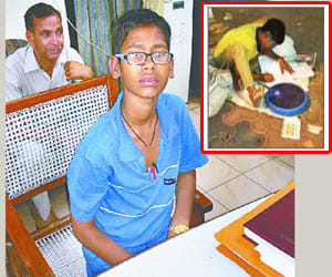 cm akhilesh yadav honored photographer who shared harendra pics on fb