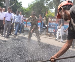 road making through polythene and damar mixer.