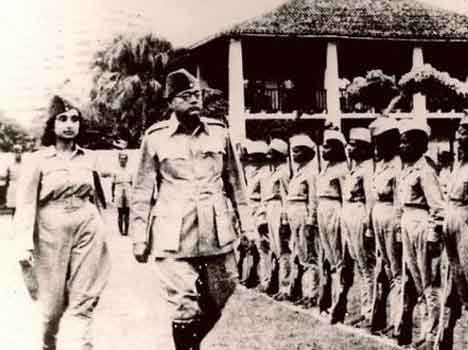 Netaji's family meets PM Modi, wants mystery on death resolved