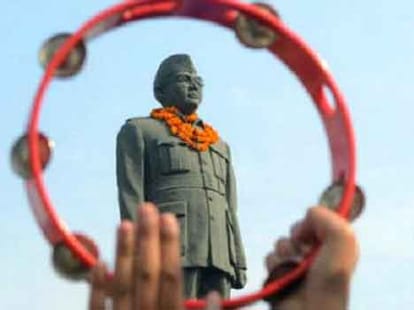 bhagat singh was influenced with nehru or bose?