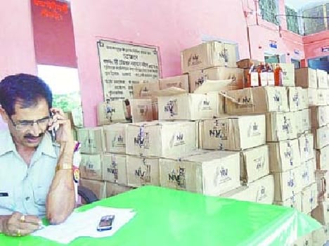 Excise and police seized liquo
