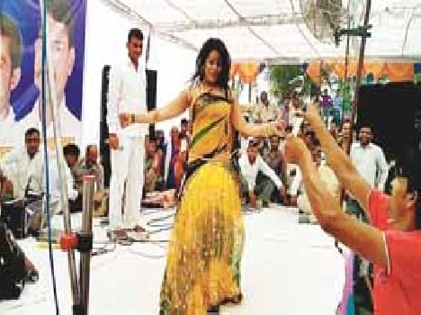 Dance artist in panchayat