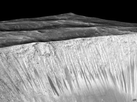 nasa scientists find evidence of flowing water on mars