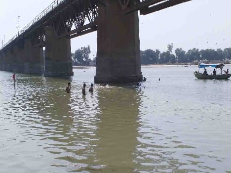 11 pilgrims immersed in Ganges, including three killed teenager