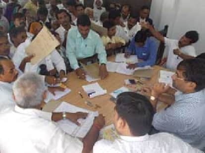 252 nominations on the first day of the District Panchayat