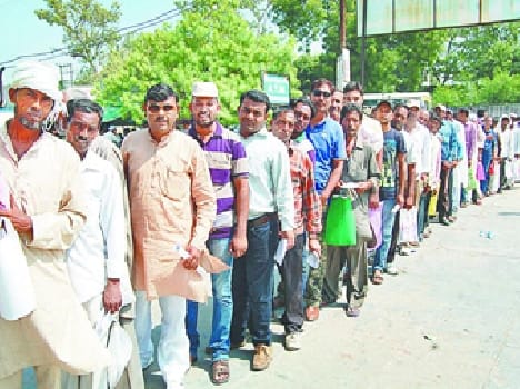Invoice form a long line at the bank