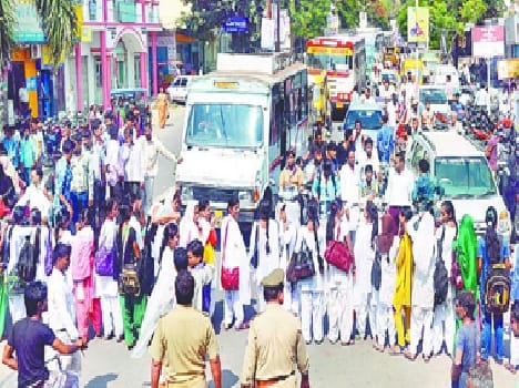 SBD 's students walked the streets