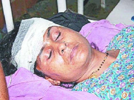 Hostage miscreants looted Rs two lakh