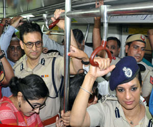 car free day gone vain in  officers fight in gurgaon
