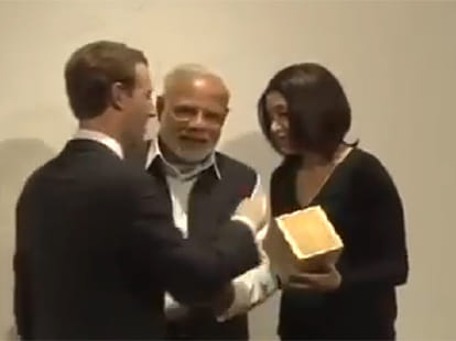 when mark zuckerberg came between Narendra modi and camera - Modi US Trip 2015