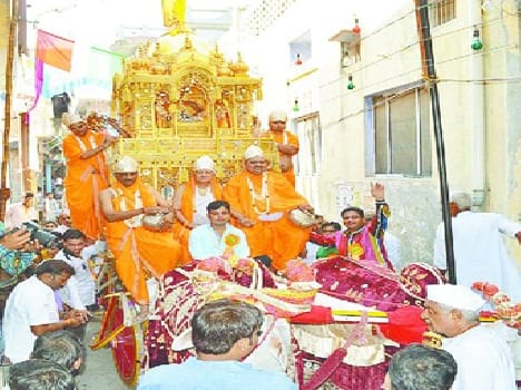 The procession took Chandraprbhu