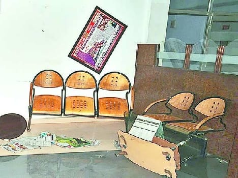 aasaram supporters attack on amar ujala office
