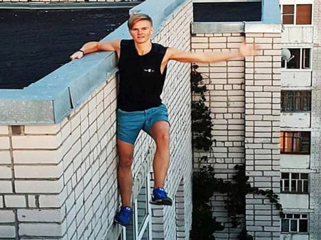 Schoolboy dies after trying to take 'extreme selfie' on ninth-floor rooftop
