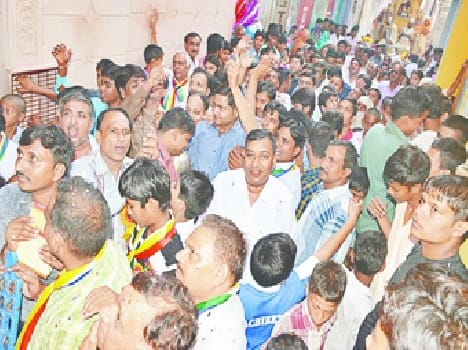 The procession took Chandraprbhu