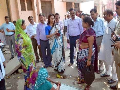 DM explores open district hospital Poll