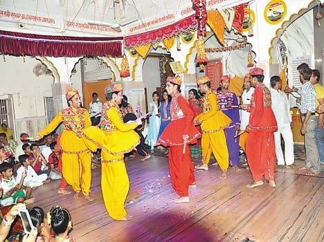 Kunara Navagraha temple festival celebrating stream