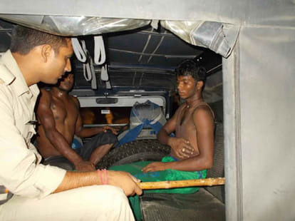 people beaten police just because of a rumor