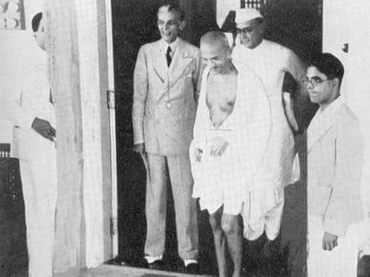 Mahatma gandhi's 8,500 letters will be published