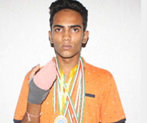 police constable broken fingers of national shooter