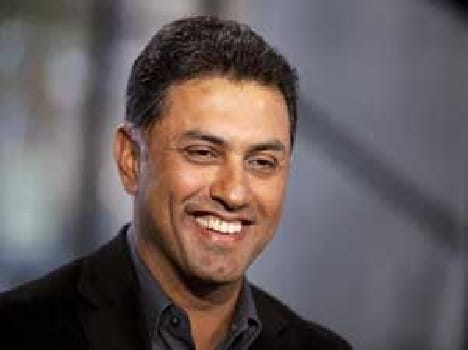 The hands of Nikesh arora get gold medals