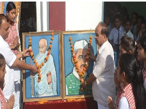 Shastri had to follow the path of Mahatma resolution