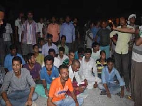 Form rejection organically , 12 policemen injured