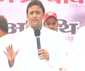 CM akhilesh asks pm modi to ban meat exports