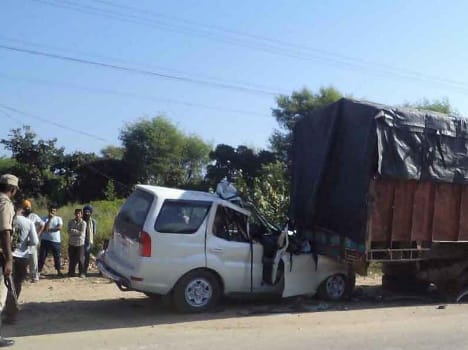  two army officers killed in road mishap in JK
