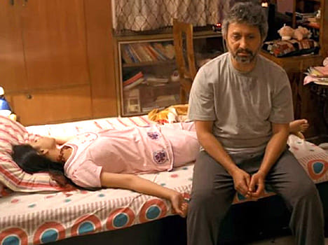 film review talvar, irfan khan and konkna sen sharma's movie on arushi murder case