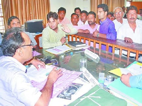 Kairana block the nomination of the giants