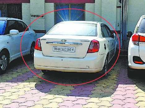 heirless car outside kalka railway station