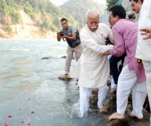 RSS chief mohan bhagwat slipped in ganga.