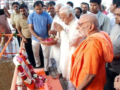 RSS chief mohan bhagwat slipped in ganga.