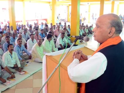 tug of war between pk dhumal and cm virbhadra singh