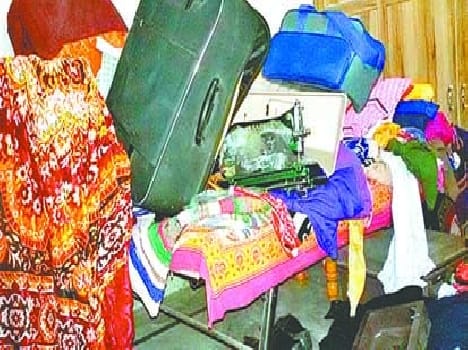 15 lakh stolan from bank employee's home