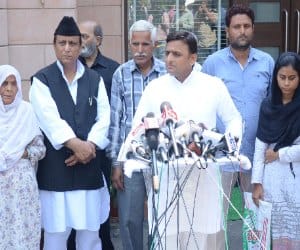 Akhilesh meets to media after having chat with Iklakh's family.