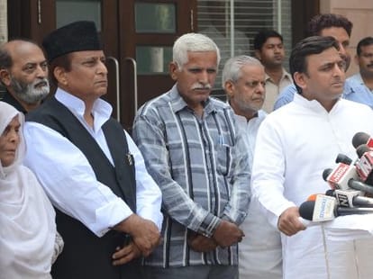 Akhilesh meets to media after having chat with Iklakh's family.