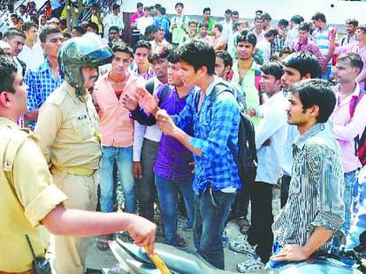 Ruckus during SSC exam in Lucknow.