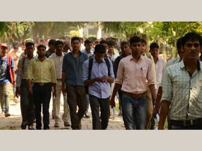 Ruckus during SSC exam in Lucknow.