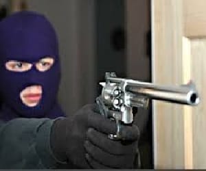 Incidents of looting is not stopped, again stealing three houses