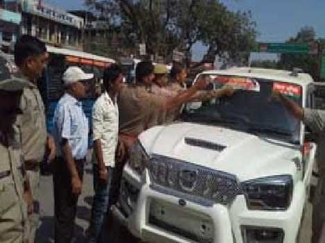 The poster removal from vehicles